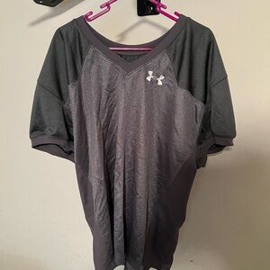 Under Armour Size Youth XL Silver V-Neck Football Jersey